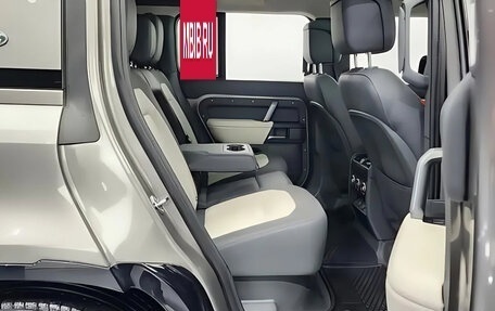 Land Rover Defender II, 2024 год, 11 300 000 рублей, 15 фотография