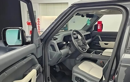 Land Rover Defender II, 2024 год, 11 580 000 рублей, 3 фотография