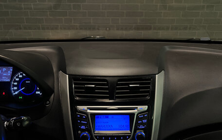 Hyundai Solaris II рестайлинг, 2011 год, 869 000 рублей, 10 фотография