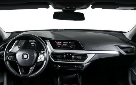 BMW 1 серия, 2019 год, 2 290 000 рублей, 17 фотография