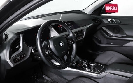 BMW 1 серия, 2019 год, 2 290 000 рублей, 15 фотография