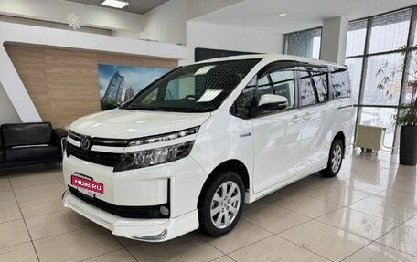 Toyota Voxy III, 2014 год, 1 550 000 рублей, 1 фотография