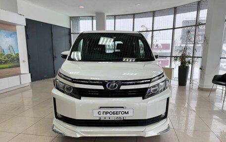 Toyota Voxy III, 2014 год, 1 550 000 рублей, 2 фотография