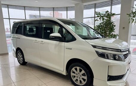 Toyota Voxy III, 2014 год, 1 550 000 рублей, 3 фотография