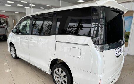 Toyota Voxy III, 2014 год, 1 550 000 рублей, 9 фотография