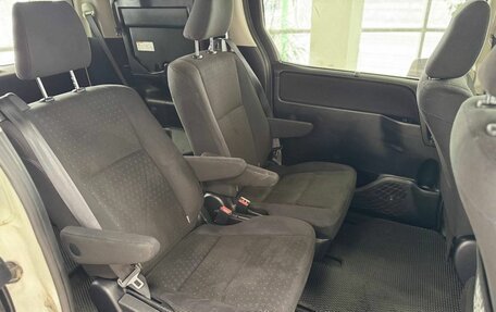 Toyota Voxy III, 2014 год, 1 550 000 рублей, 14 фотография