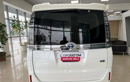 Toyota Voxy III, 2014 год, 1 550 000 рублей, 7 фотография