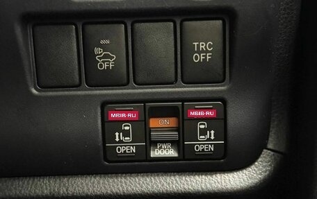 Toyota Voxy III, 2014 год, 1 550 000 рублей, 17 фотография