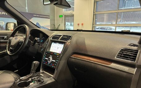 Ford Explorer VI, 2019 год, 2 990 000 рублей, 15 фотография