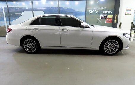 Mercedes-Benz E-Класс, 2022 год, 5 040 000 рублей, 2 фотография