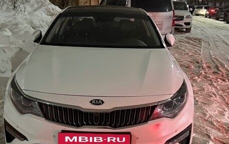 KIA K5 II, 2018 год, 1 850 000 рублей, 10 фотография