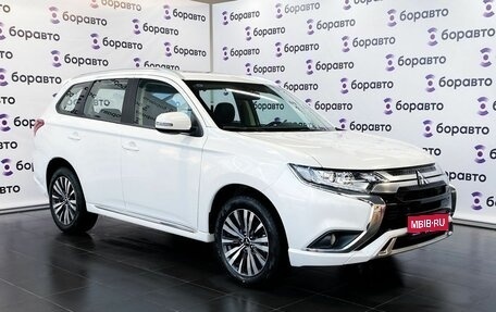 Mitsubishi Outlander III рестайлинг 3, 2022 год, 2 700 000 рублей, 1 фотография