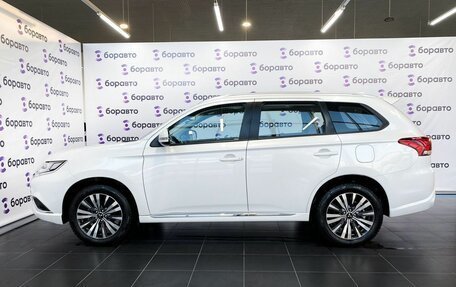 Mitsubishi Outlander III рестайлинг 3, 2022 год, 2 700 000 рублей, 6 фотография