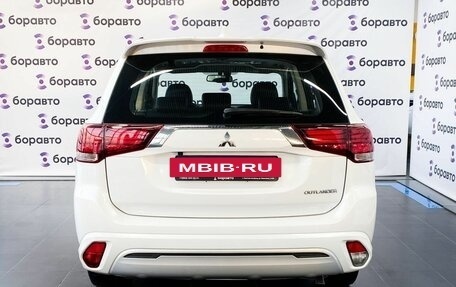 Mitsubishi Outlander III рестайлинг 3, 2022 год, 2 700 000 рублей, 4 фотография