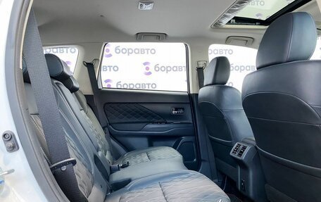 Mitsubishi Outlander III рестайлинг 3, 2022 год, 2 700 000 рублей, 12 фотография