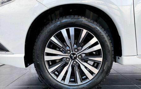 Mitsubishi Outlander III рестайлинг 3, 2022 год, 2 700 000 рублей, 8 фотография