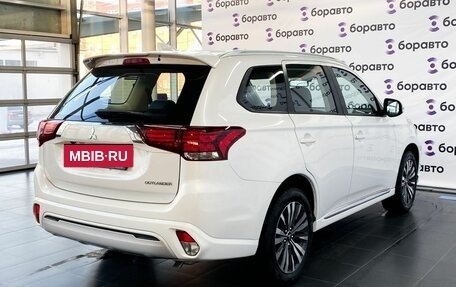 Mitsubishi Outlander III рестайлинг 3, 2022 год, 2 700 000 рублей, 14 фотография