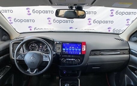 Mitsubishi Outlander III рестайлинг 3, 2022 год, 2 700 000 рублей, 16 фотография