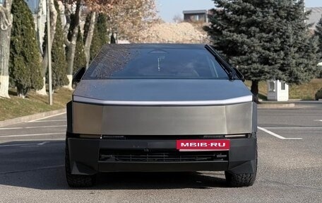 Tesla Cybertruck, 2024 год, 10 000 000 рублей, 1 фотография