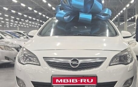 Opel Astra J, 2010 год, 1 фотография