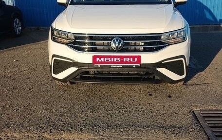 Volkswagen Tiguan II, 2021 год, 3 530 000 рублей, 4 фотография