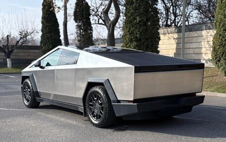 Tesla Cybertruck, 2024 год, 10 000 000 рублей, 3 фотография