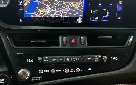 Lexus ES VII, 2021 год, 4 600 000 рублей, 24 фотография