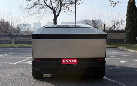 Tesla Cybertruck, 2024 год, 10 000 000 рублей, 5 фотография