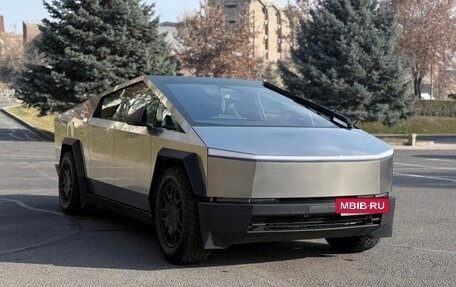 Tesla Cybertruck, 2024 год, 10 000 000 рублей, 2 фотография
