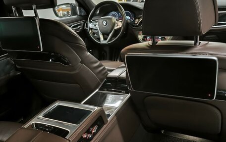 BMW 7 серия, 2018 год, 2 460 000 рублей, 2 фотография
