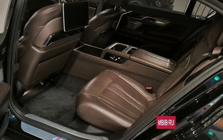 BMW 7 серия, 2018 год, 2 460 000 рублей, 11 фотография