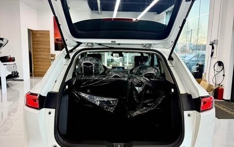 Honda Vezel, 2024 год, 2 340 000 рублей, 13 фотография