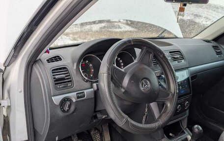 Skoda Yeti I рестайлинг, 2015 год, 1 400 000 рублей, 24 фотография