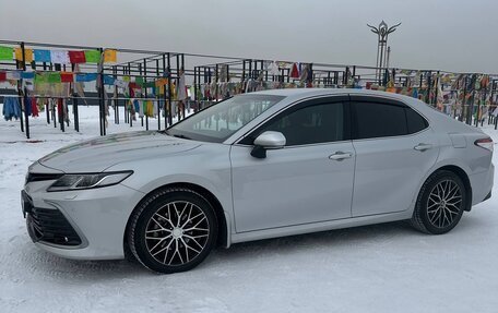 Toyota Camry, 2021 год, 3 100 000 рублей, 2 фотография