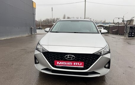 Hyundai Solaris II рестайлинг, 2021 год, 1 577 000 рублей, 2 фотография