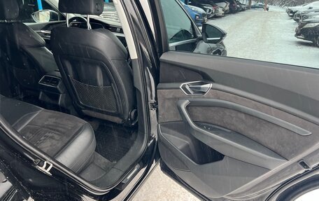 Audi e-tron I, 2019 год, 3 750 000 рублей, 13 фотография