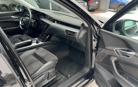 Audi e-tron I, 2019 год, 3 750 000 рублей, 14 фотография