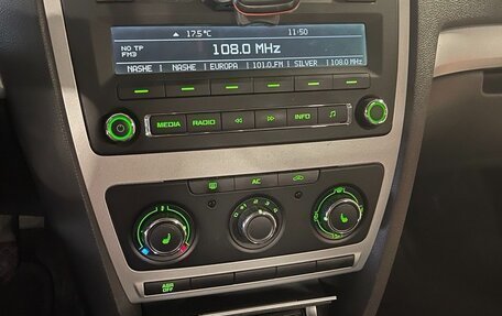 Skoda Octavia, 2010 год, 650 000 рублей, 2 фотография