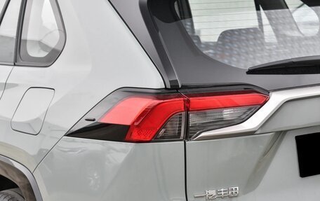 Toyota RAV4, 2025 год, 3 880 000 рублей, 4 фотография