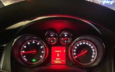 Opel Astra J, 2013 год, 980 000 рублей, 6 фотография