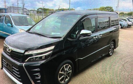 Toyota Voxy III, 2020 год, 3 100 000 рублей, 1 фотография