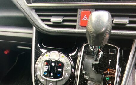 Toyota Voxy III, 2020 год, 3 100 000 рублей, 8 фотография