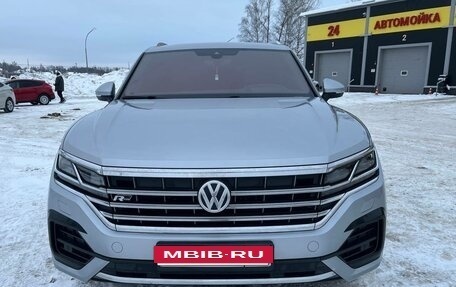 Volkswagen Touareg III, 2018 год, 4 450 000 рублей, 10 фотография