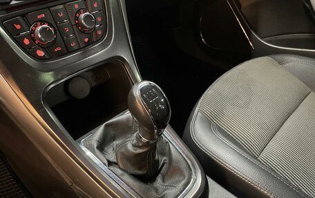 Opel Astra J, 2011 год, 650 000 рублей, 12 фотография