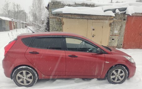 Hyundai Solaris II рестайлинг, 2011 год, 900 000 рублей, 4 фотография