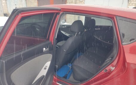 Hyundai Solaris II рестайлинг, 2011 год, 900 000 рублей, 7 фотография