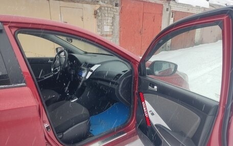 Hyundai Solaris II рестайлинг, 2011 год, 900 000 рублей, 6 фотография