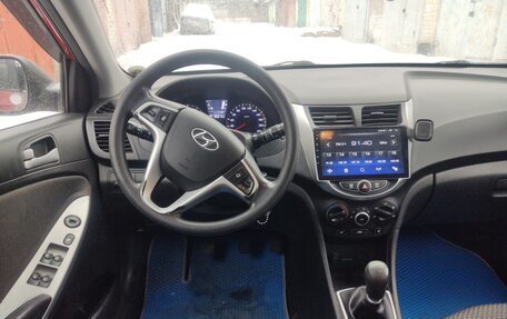 Hyundai Solaris II рестайлинг, 2011 год, 900 000 рублей, 13 фотография