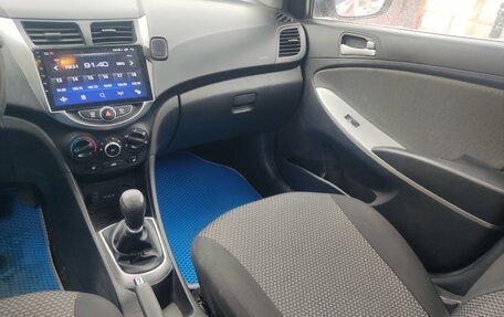 Hyundai Solaris II рестайлинг, 2011 год, 900 000 рублей, 11 фотография