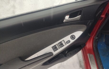 Hyundai Solaris II рестайлинг, 2011 год, 900 000 рублей, 17 фотография